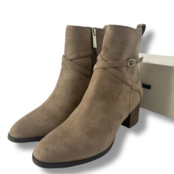 NEW Anne Klein Tan Ankle Boots 7.5 Strappy Buckle Stacked Block Heel Low Booties - Picture 1 of 11